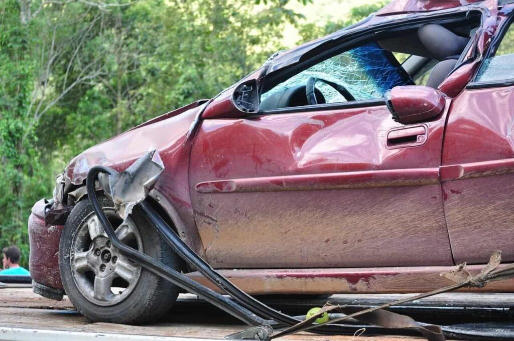 5 BENEFITS OF HIRING A CAR ACCIDENT ATTORNEY AFTER A CRASH