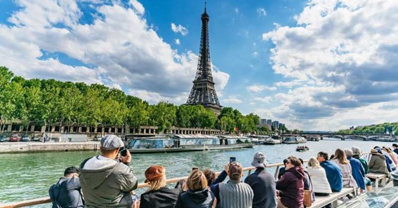 Capturing the Beauty of Paris through a Seine River Photography Tour